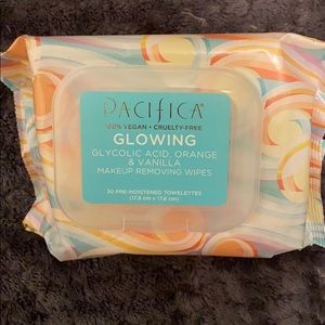 Glowing makeup wipes!